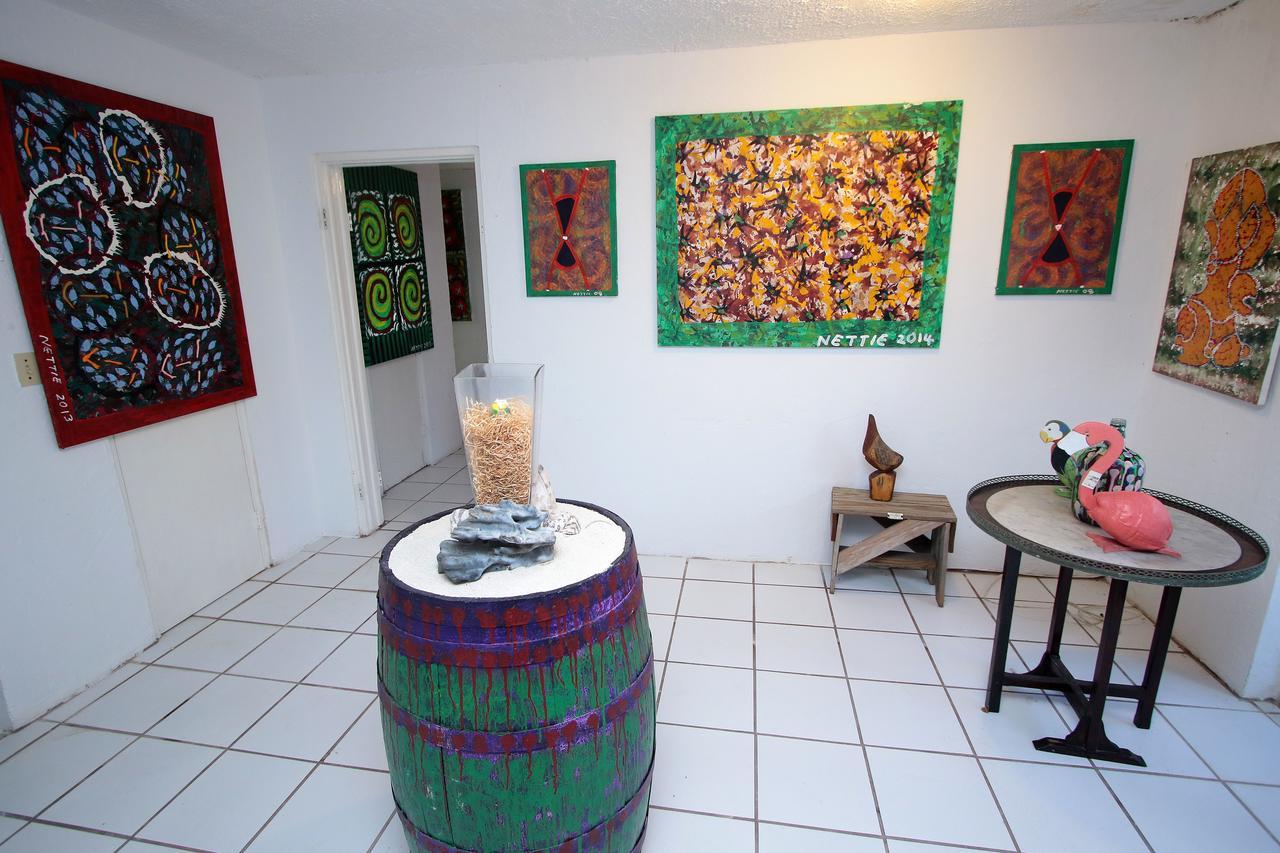 Nettie'S Different Of Nassau Casuarina'S Hotel Luaran gambar
